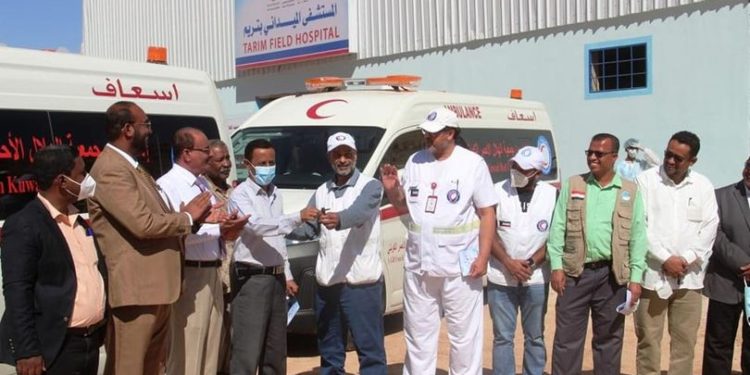 دعم المستشفى الميداني في تريم بسيارتي اسعاف