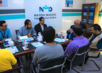 محافظ الحـديدة  يناقش مشاريع التعليم والايواء بالمحافظة