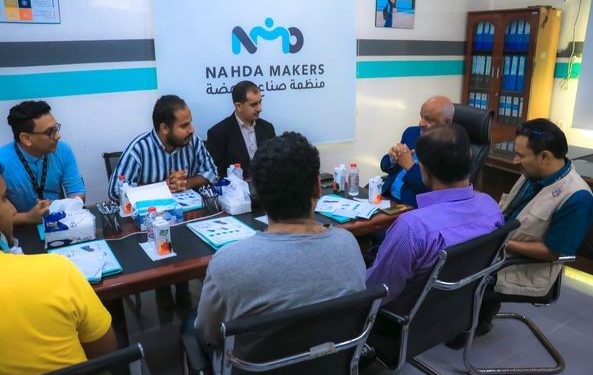 محافظ الحـديدة  يناقش مشاريع التعليم والايواء بالمحافظة