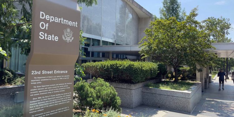 واشنطن: تزويد إيران الحوثيين بالأسلحة يطيل أمد الحرب