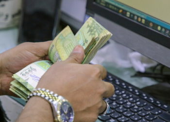 روتيرز : هبوط جديد في سعر الريال امام العملات الاخري