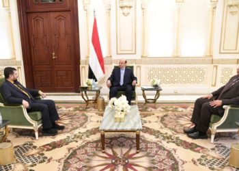 هادي  يكلف رئيس جهاز الرقابة والمحاسبة بمهام جديده لمكافحه الفساد