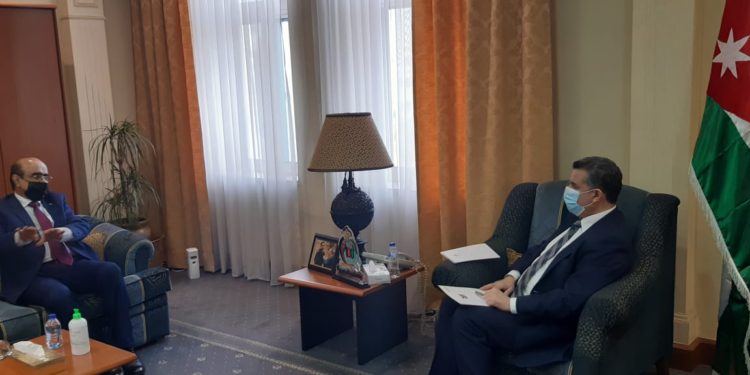 العمراني يسلم أمين  الخارجية الأردنية رسالة من رئيس الوزراء لنظيره الاردني