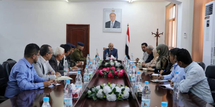 الجنة التحقبق تبحث في تعز ملفات الاعتداء على الممتلكات الخاصة ومعوقات وصول الغذاء والدواء