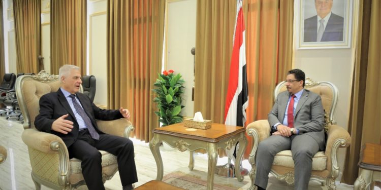 وزير الخارجية يلتقي سفير روسيا بمناسبة انتهاء فترة عمله