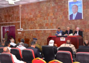 محافظ تعز يطلب من الغرفة التجارية تخفيض الاسعار وضبط المخالفين