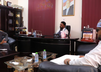 حبريش يطلع على احتياجات ثمود..استئناف العمل في طريق الهجلة – غيل بن يمين بحضرموت