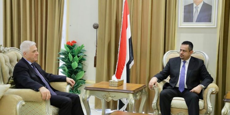 رئيس الوزراء يودع  السفير الروسي بمناسبة انتهاء فترة عمله