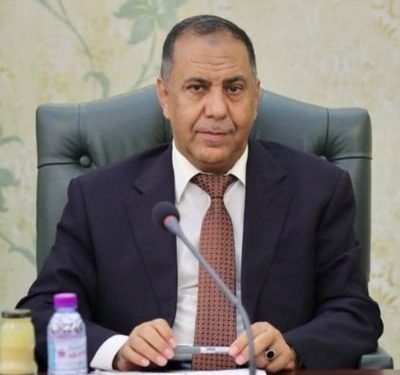 وزير الصناعة يوجه بإغلاق 3 مراكز تجارية مخالفة في عدن