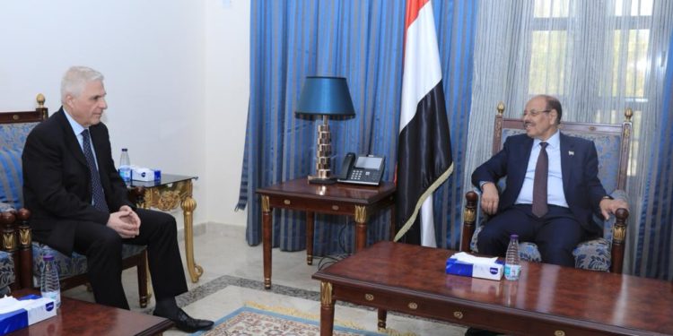 علي محسن يودع السفير الروسي  ويشيد بالعلاقات بين اليبلدين