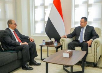 رئيس الوزراء يستقبل السفير المصري لدى اليمن
