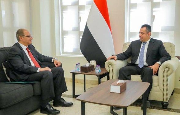 رئيس الوزراء يستقبل السفير المصري لدى اليمن