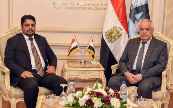 كلشات والتراس بيحثان مشاركه الهيئه العربيه للتصنيع في اعادة الاعمار