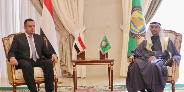 رئيس الوزراء يشيد بالدور الريادي لمجلس التعاون الخليجي في دعم اليمن وشعبها