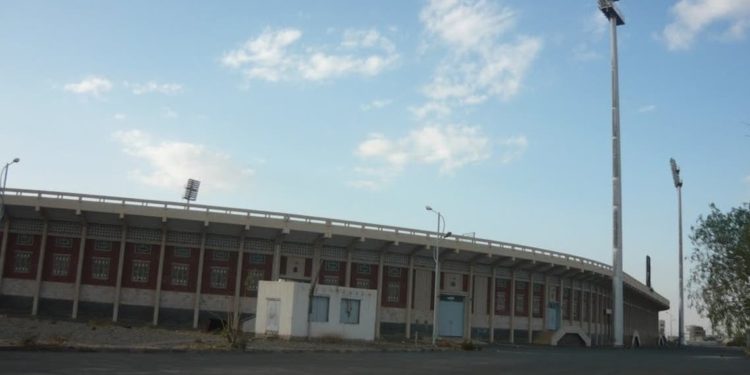 تدمير زروق مفخخ  مهله لاخلاء ملعب  في صنعاء من الاسلحه الحوثيه