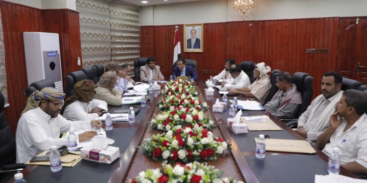 اجتماع بالمهرة يناقش تقارير مكتبي المالية والتخطيط وتخفيض اسعار السلع