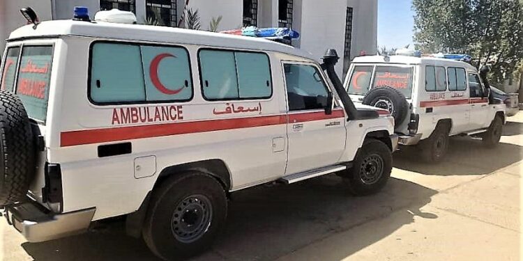 دعم المستشفيات الميدانية في مأرب بعدد من سيارات الإسعاف