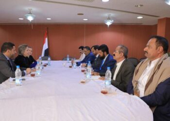 رؤساء أحزاب مأرب يطالبون  فريق أممي بالتدخل للافراج عن المعتقلين بسجون الحوثي