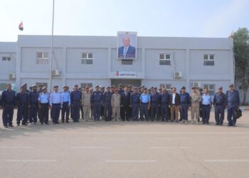 الإرياني يزور كلية الطيران والدفاع الجوي بمأرب