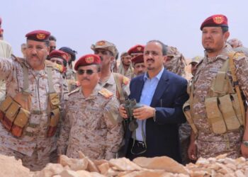 الإرياني يزور المنطقة العسكرية السادسة ويشيد بصمود أبطالها