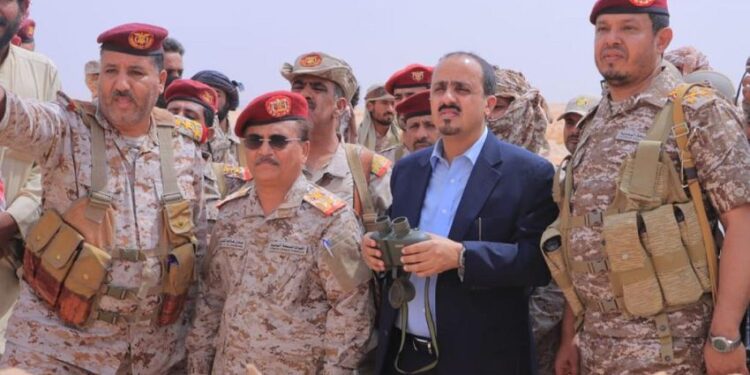 الإرياني يزور المنطقة العسكرية السادسة ويشيد بصمود أبطالها