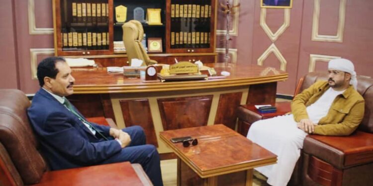 وزير الأشغال يناقش الصيانة الطارئة  بمديريه ساه بحضرموت