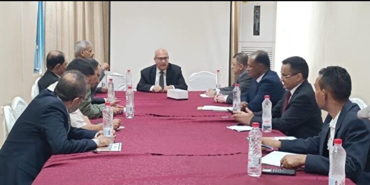 الاغبري يلتقى عددا من قيادات السلطات المحلية في المحافظات