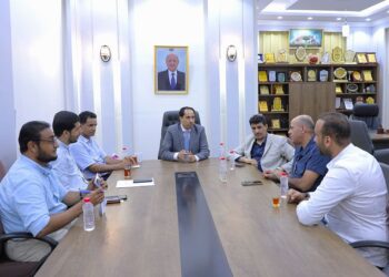 وزير الشباب يبحث سبل التعاون مع شركة مصرية متخصصة بصناعة النجيل