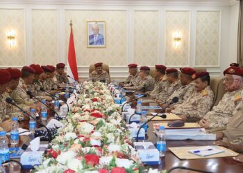 وزير الدفاع يشدد على نقل الخبرات للشباب  ويدشن هيئة العمليات المشتركة