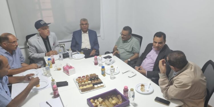 السقطري يناقش مع خبراء سدود  الجوانب الفنية لمشروع سد حسان