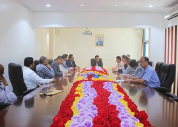 مناقشة  توحيد جهود الوحدات النفطية والإستثمارات المعدنية