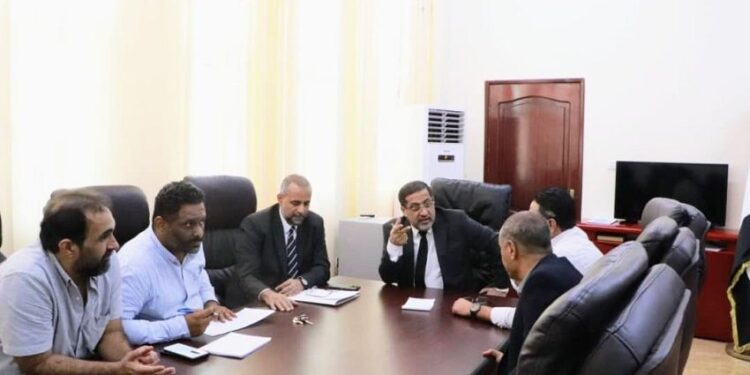 وزير العدل  يبحث توفير المطبوعات القضائيه للمحاكم