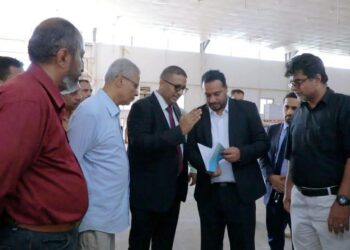 وزير التربية يتفقد سير العمل في مطابع الكتاب المدرسي بعدن