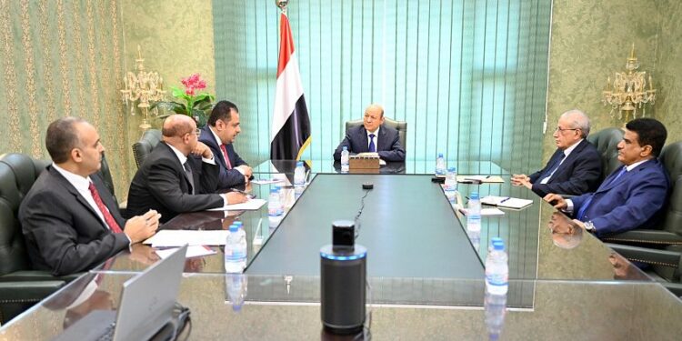 اجتماع يقر عدد من المعالجات العاجلة في قطاع الكهرباء والطاقة وتحسين الايرادات