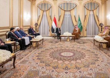 رئيس واعضاء مجلس القيادةيبحثون مع وزير الدفاع السعودي المستجدات في اليمن