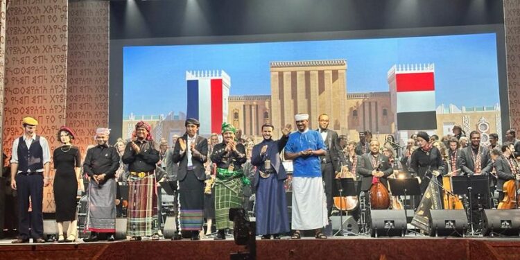 الإرياني يكرم المايسترو القحوم ..ويعلن عن تشكيل فرقة الأوركسترا اليمنية