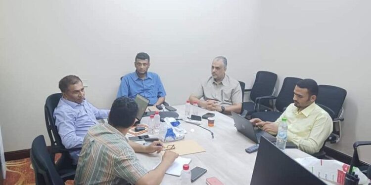 مناقشة الخطة الأولية لتأهيل عدد من الطرق الحضرية في عدن