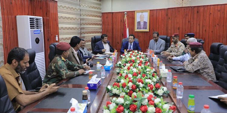 إجتماع في المهرة يناقش أوضاع منفذ شحن البري