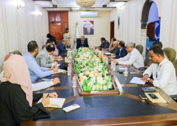 وزير النقل يناقش  سير اعمال ونشاطات الهيئة الطيران المدني