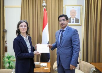 بجاش يتسلم نسخة من أوراق اعتماد سفيرة فرنسا لدى اليمن