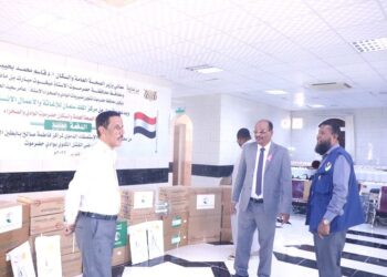 تسليم  مستلزمات الاستصفاء الدموي لمراكز الكلى بحضرموت الوادي