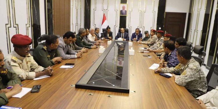 أمنية حضرموت وابين تشيدان بتفاني ويقظة قوات الأمن والجيش