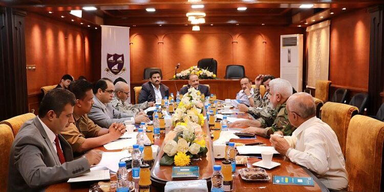 وزير النقل  يناقش أوضاع الموانئ بالمحافظات المحررة