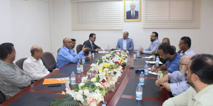 لقاء يناقش إيجاد آلية مناسبة للميازين بين صندوق صيانة الطرق والمصانع المحلية