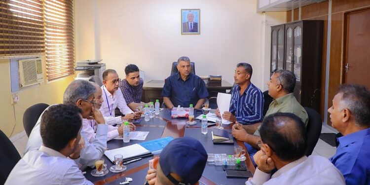 لقاء يناقش معالجات المواقع الصخرية الايلة للسقوط  بعدن