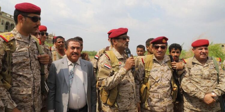 رئيس الأركان يزور المنطقة العسكرية الخامسة ويتفقد المقاتلين في جبهات  حجة