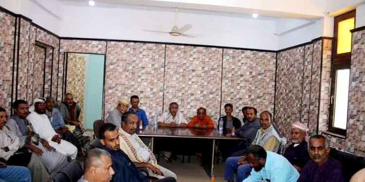 لجنه وزاريه تزور ديوان السلطه المحليه بعتق في شبوه