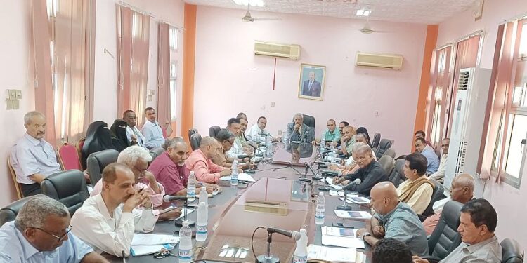 تنفيذي لحج يقر تنفيذ 4 مشاريع في قطاع الطرق