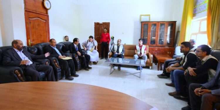 وكيل مأرب يرحب بالدور الانساني لمنظمة يابانية و يتفقد  مشروع التغذية المدرسية