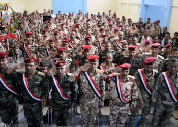محور تعز يحتفي بتخرج دفعتي تأهيل ضباط ومهام خاصة